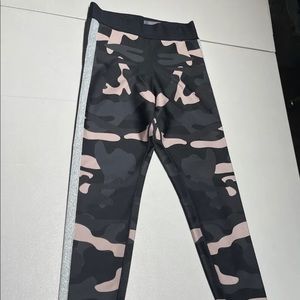 Ultracor Ultra High Knockout Black Gray Pink Camo Star Leggings Women’s Small